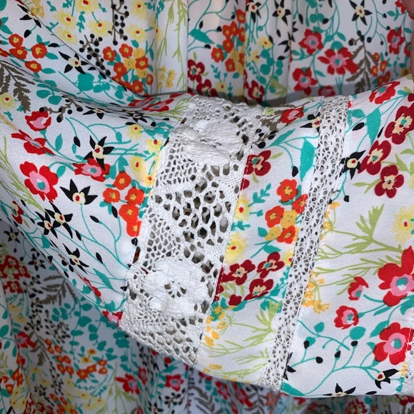 New York and Company Floral Top - Picture 3 of 7